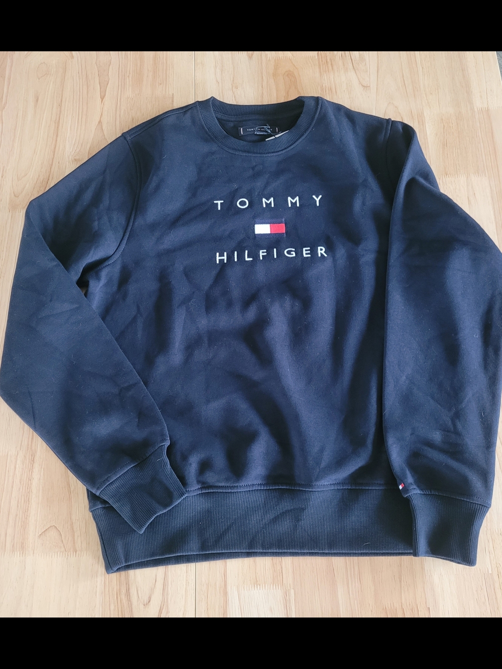Tommy Hilfiger Sweatshirt ~ Size Small